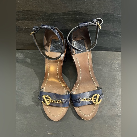 Tory Burch Navy Blue Leathe Heels Women’s Size 6 Gold Buckle Block Open Toe - Picture 3 of 7